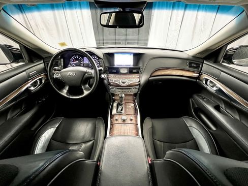 Used 2017 INFINITI Q70 L 3.7 w/ Deluxe Touring Package image 18