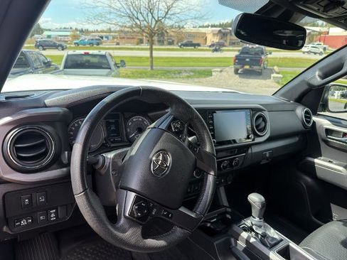 Used 2023 Toyota Tacoma TRD Off-Road w/ Advanced Technology Package AWD/4WD image 38