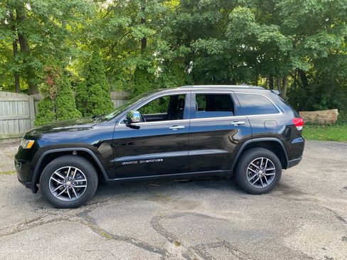 Used 2018 Jeep Grand Cherokee Limited AWD/4WD image 2