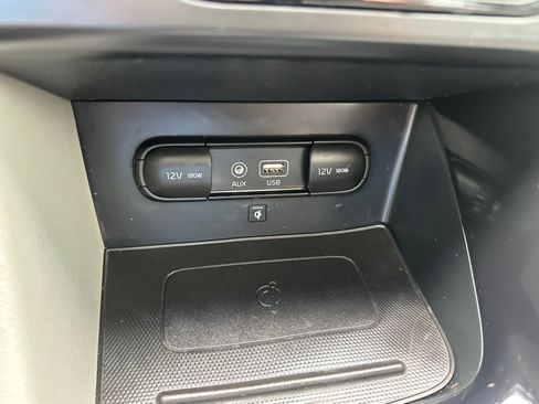 Used 2018 Kia Niro Touring FWD image 28