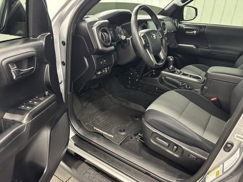 Used 2020 Toyota Tacoma TRD Off-Road image 11
