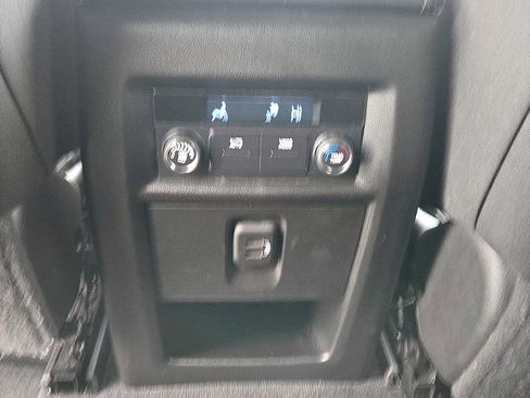 Used 2023 Chevrolet Traverse LT image 31