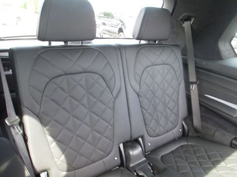 Used 2025 BMW X7 xDrive40i w/ M Sport Package AWD/4WD image 28