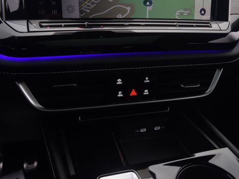 Used 2024 Volkswagen Atlas SEL Premium R-Line image 12