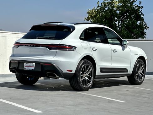 Certified 2026 Porsche Macan AWD/4WD image 8