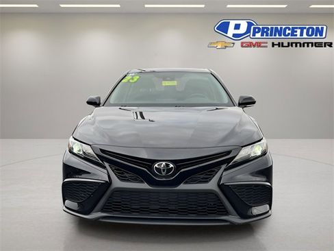 Used 2023 Toyota Camry SE image 2