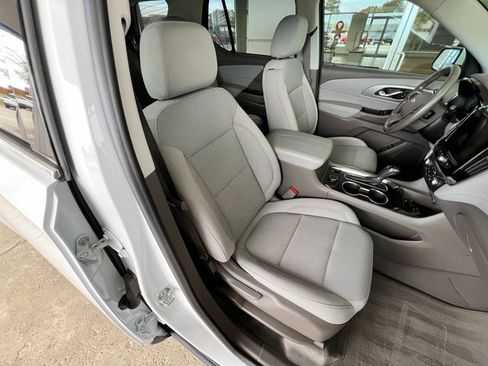 Used 2020 Chevrolet Traverse LT image 23