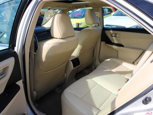 Used 2015 Toyota Camry XLE w/ Moonroof Package image 14