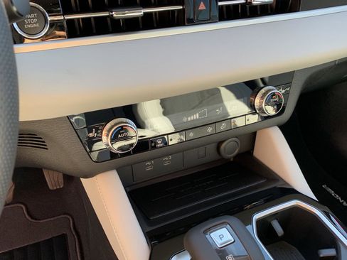 New 2025 Mitsubishi Outlander SE image 18