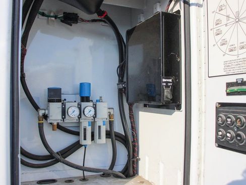 Used 2019 Ford F750 2WD Regular Cab Super Duty image 17