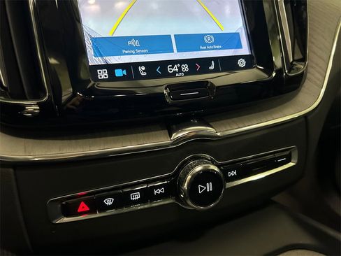Certified 2025 Volvo XC60 B5 Plus image 18