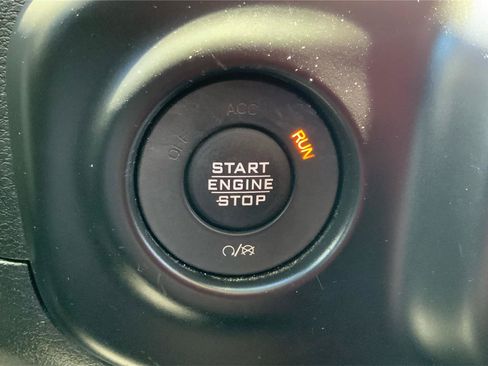 Used 2018 Jeep Wrangler Unlimited Sahara AWD/4WD image 34