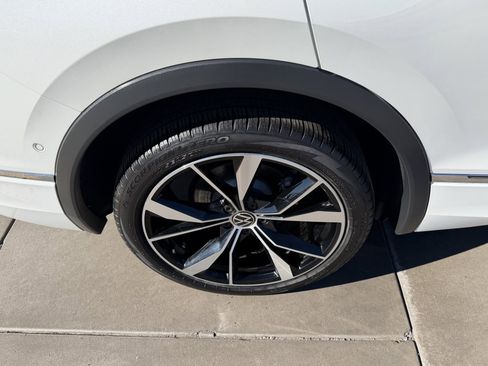 Used 2022 Volkswagen Tiguan SEL R-Line image 15