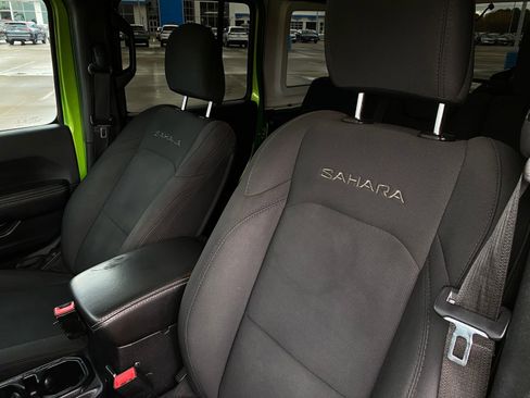 Used 2020 Jeep Wrangler Unlimited Sahara image 12