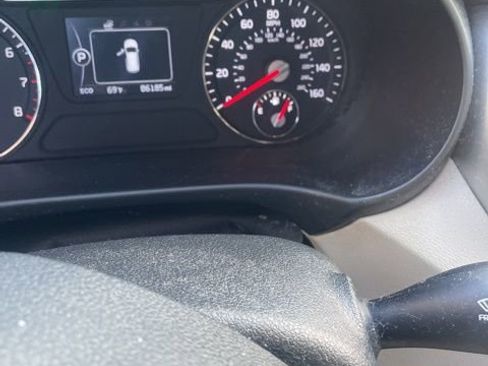 Used 2016 Kia Sorento LX w/ LX Convenience Package image 4