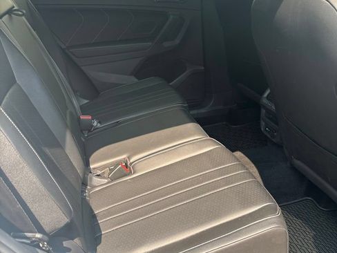 Used 2022 Volkswagen Tiguan SE AWD/4WD image 16
