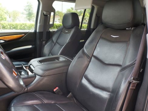 Used 2017 Cadillac Escalade ESV Luxury RWD image 20