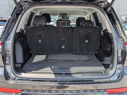 Used 2023 Jeep Grand Cherokee Limited w/ Black Appearance Package AWD/4WD image 8