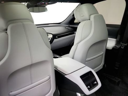 Used 2024 Cadillac Lyriq Luxury AWD/4WD image 47