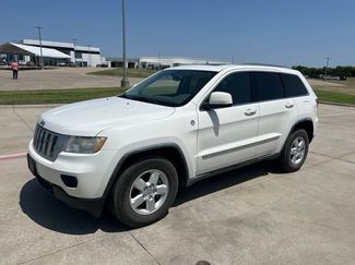 Used 2011 Jeep Grand Cherokee Laredo w/ Security & Convenience Group AWD/4WD video 1