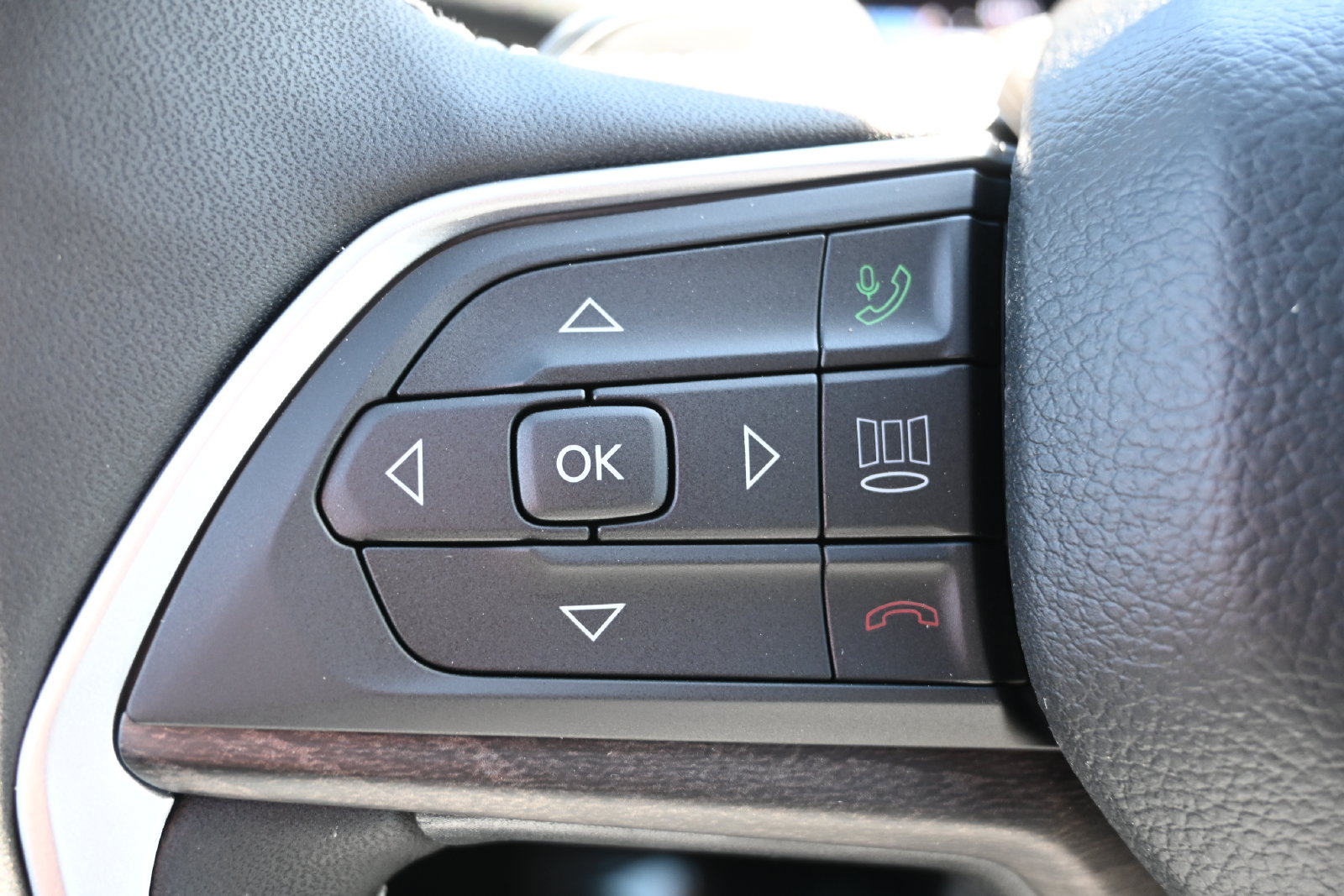 New 2026 Jeep Grand Cherokee Altitude AWD/4WD image 8