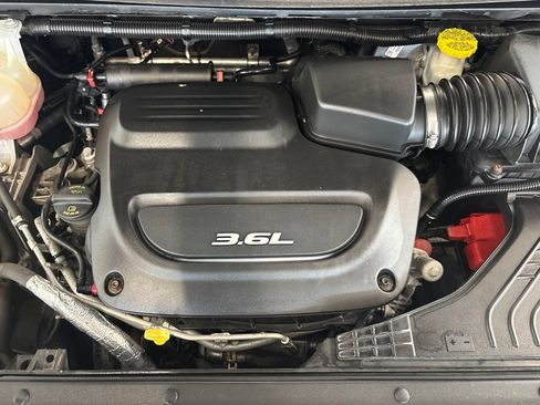 Used 2018 Chrysler Pacifica Touring Plus FWD image 18