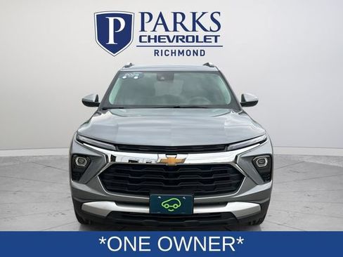Used 2025 Chevrolet TrailBlazer LT AWD/4WD image 2