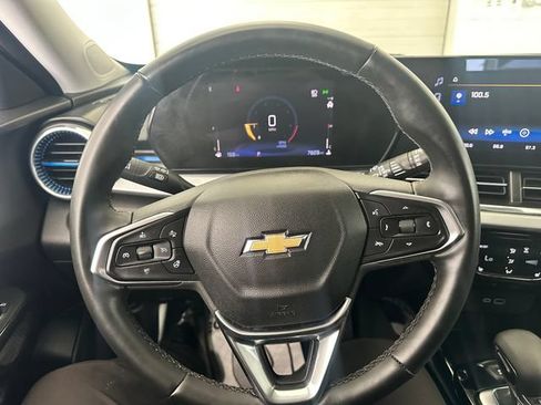 Used 2025 Chevrolet Trax LT w/ Driver Confidence Package FWD image 23