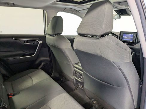 Used 2021 Toyota RAV4 XLE w/ Convenience Package FWD image 28