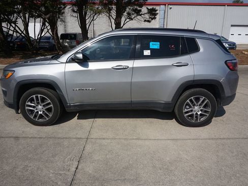 Used 2018 Jeep Compass Latitude w/ Popular Equipment Group image 19
