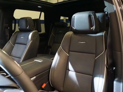 New 2025 Cadillac Escalade Premium Luxury w/ LPO, Floor Liner Package image 15