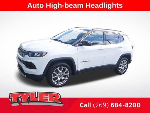Certified 2025 Jeep Compass Limited AWD/4WD image 3
