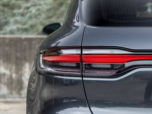 Certified 2023 Porsche Macan AWD/4WD image 20