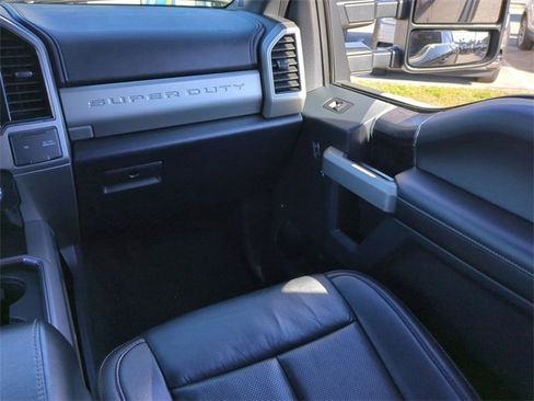 Certified 2022 Ford F250 Lariat w/ Lariat Value Package image 17