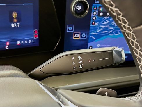 Used 2025 Chevrolet Traverse LT w/ Sun and Wheel Package image 25