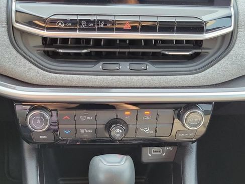 Used 2023 Jeep Compass Latitude AWD/4WD image 20