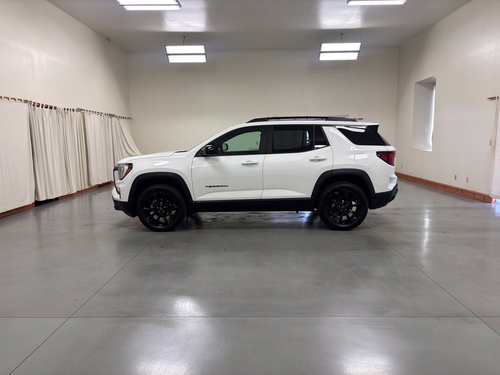 Used 2026 GMC Terrain Elevation w/ Elevation Premium Package FWD image 5