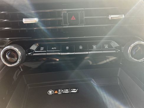 New 2025 Chevrolet Suburban High Country image 37