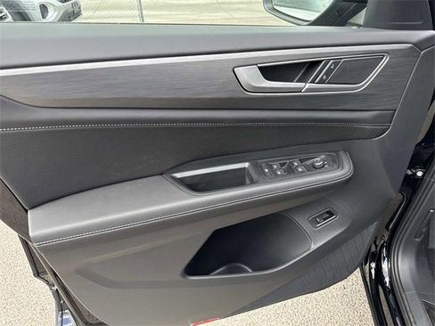 New 2026 Volkswagen Atlas Cross Sport SE image 14