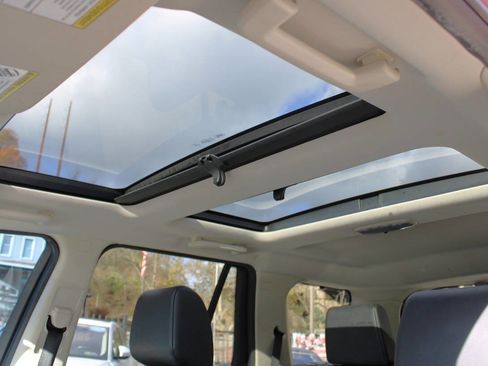 Used 2014 Land Rover LR2 HSE image 17