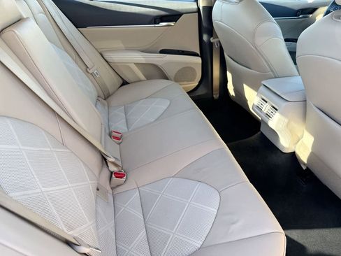 Used 2018 Toyota Camry XLE image 13