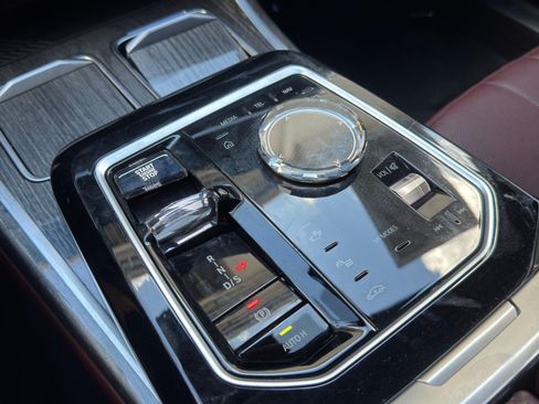 Used 2023 BMW 740i RWD image 37