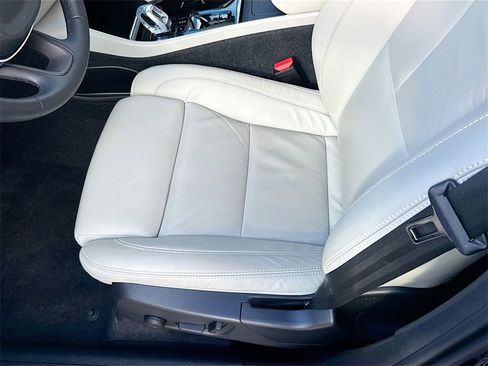 Used 2024 Volvo XC40 B5 Plus image 21