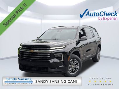 Used 2025 Chevrolet Traverse LT