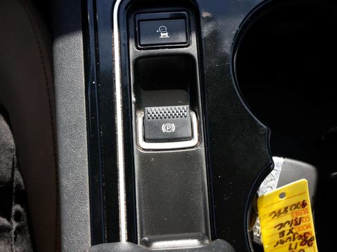 Used 2017 Jaguar XE image 23