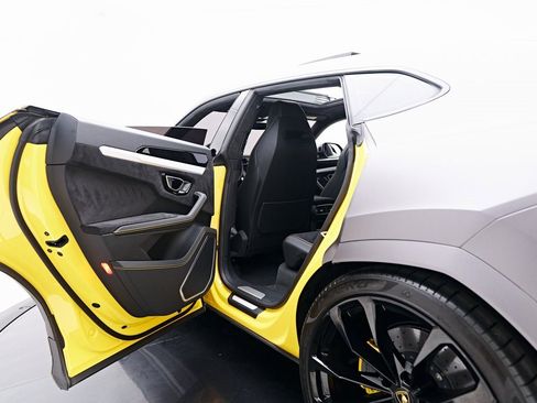 Used 2021 Lamborghini Urus image 33