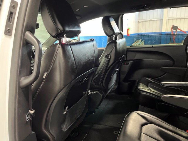 Used 2025 Chrysler Pacifica Select FWD image 16