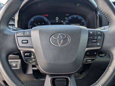 Used 2025 Toyota Camry XSE FWD image 18