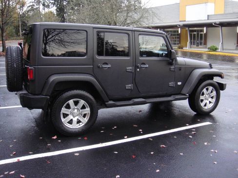 Used 2011 Jeep Wrangler Unlimited 70th Anniversary w/ Connectivity Group image 6