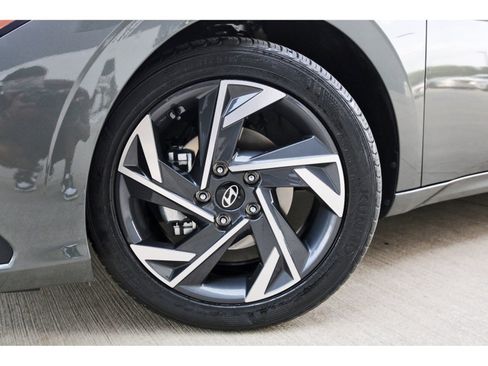 Certified 2025 Hyundai Elantra Sport FWD image 31